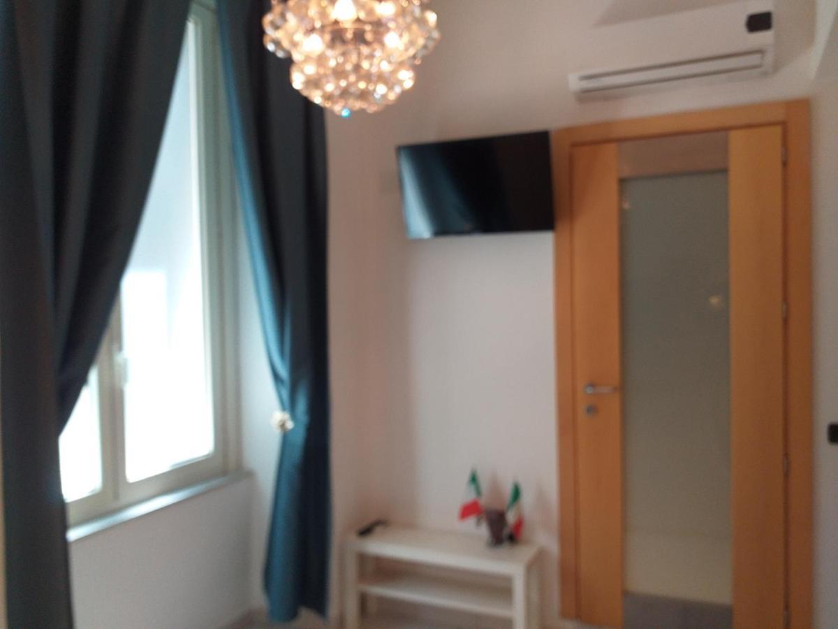 Beb Pantarei Bed & Breakfast Наполи Стая снимка