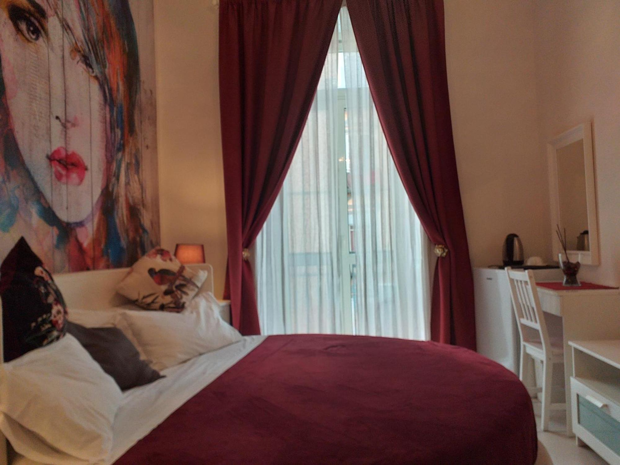 Beb Pantarei Bed & Breakfast Наполи Стая снимка